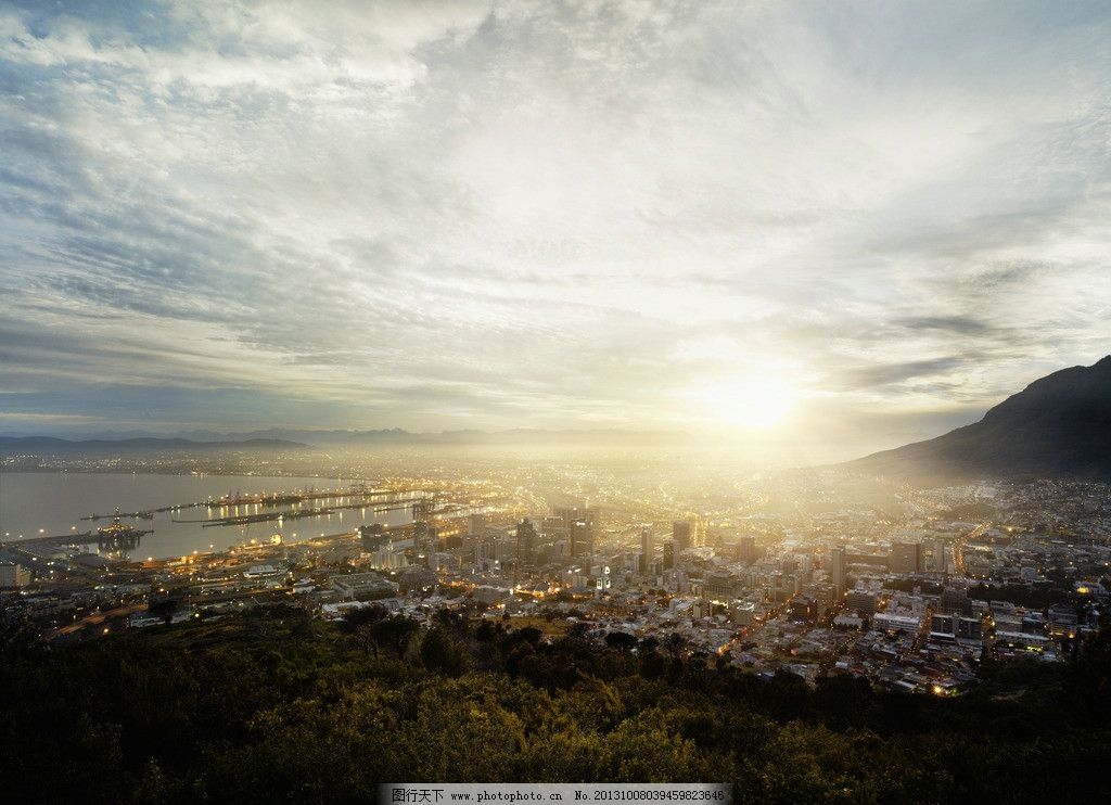 现代都市朦胧全景图片