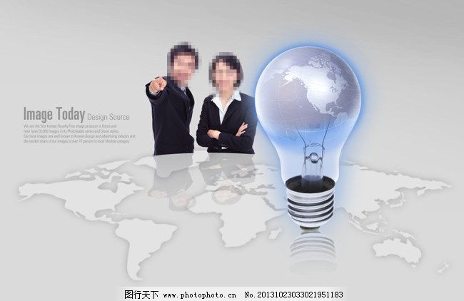 世界地图上的男女和灯泡,世界地图上的男女和