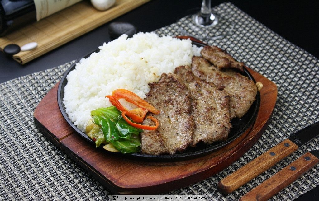 黑椒牛排饭图片